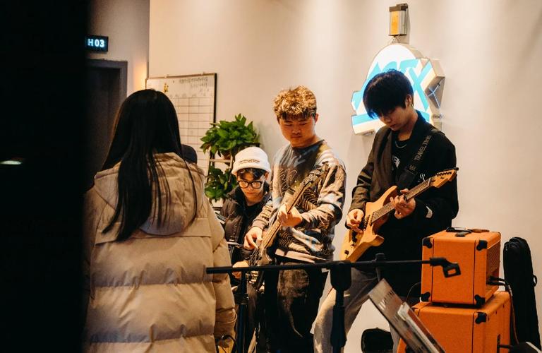 Tabe更博晒照：分享一些伦敦的点点滴滴 去MSI后头要秃了！