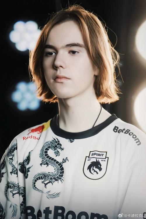 LPL转会期末大新闻，RNG冠军阵容被拆，Uzi离队