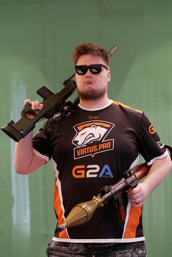 快乐的 Khan 日！ Dplus KIA 官方：祝 Khan 生日快乐！