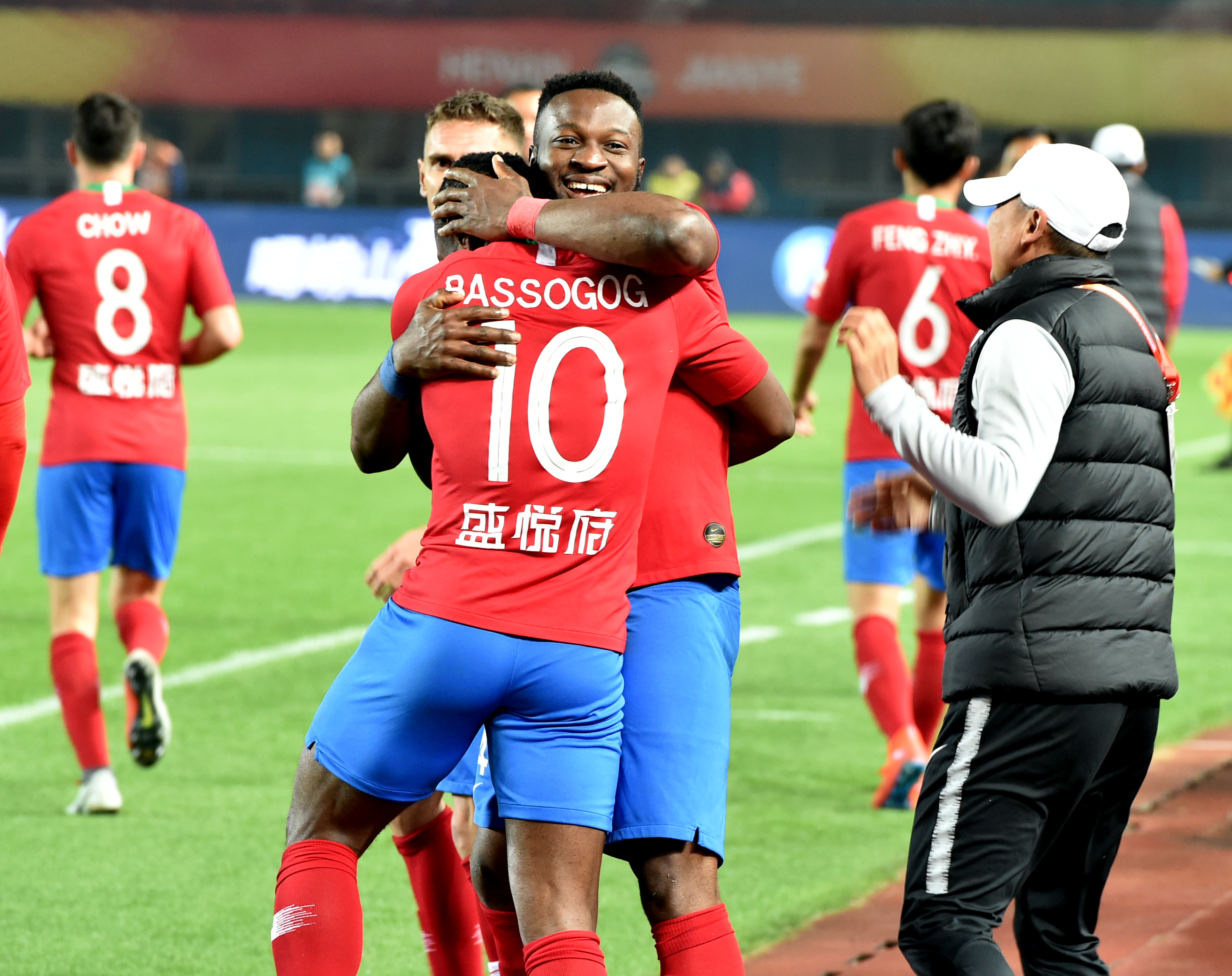 体操世界杯：张可欣高低杠夺冠 “丘妈”跳马摘铜